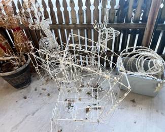 LIGHTED HOLIDAY YARD DECOR