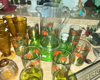 VINTAGE MCM "CULVER" CINNABAR PITCHER & GLASSES