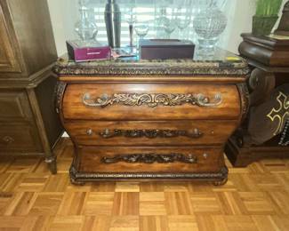 BEAUTIFUL BOMBE CHEST