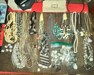 MORE STYLISH NECKLACES!