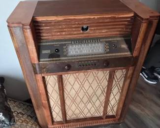 Westinghouse Console Radio