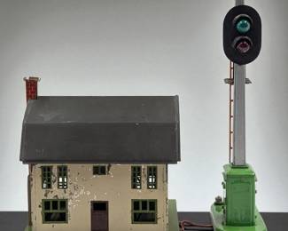 Vintage Lionel No. 189 O-Gauge Illuminated Tinplate Villa And No. 153 Automatic Block Signal