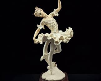 Giuseppe Armani Figurine: "Juliette" 682F With Original Box