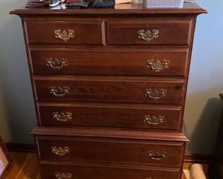 chest of drawers