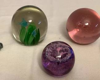 MMP053 Five Art Glass Paperweights 