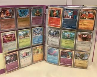 MMP029 Binder Full Of Over 880 Pokémon Trading Cards 