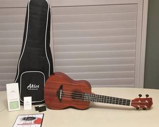 MMP017 Aklot Ukulele With Carrying/Storage Case & Accessories 