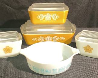 Vintage Pyrex Dishes With Lids