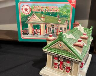 1995 Texaco Town Filling Station Collectible