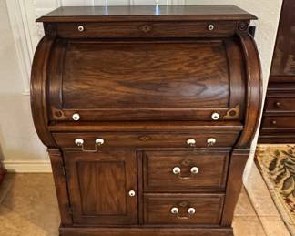 Riverside furniture roll top desk 