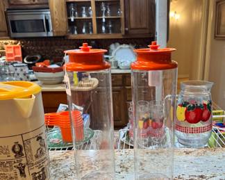 Tupperware spaghetti containers 