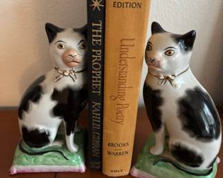 Staffordshire Ware Figural Cats on Pillows Bookends, The Prophet by Kahlil Gibran, 1960s Understanding Poetry by Cleanth Brooks & Robert Penn Warren