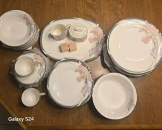 Noritake dish set