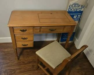 Sewing table w chair