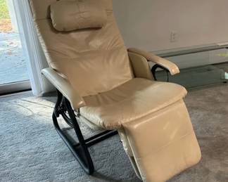 Ekornes Stressless Recliner Paloma Kitt Leather with Black Frame