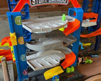 Hot Wheels City Stunt Garage Playset