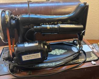 1940s Singer Sewing Machine
