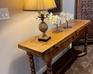 Jacobean Style Flip Top Console Table, Pineapple Table Lamp