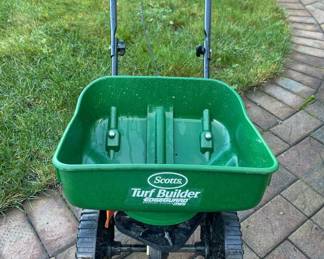 Scotts Turf Builder EdgeGuard Grass Spreader
