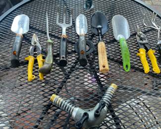 Hand Trowels, Hand Cultivators, Pruners
