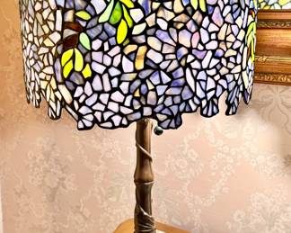 Wisteria stained glass table lamp