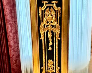 Gilt Neoclassical stile pedestal