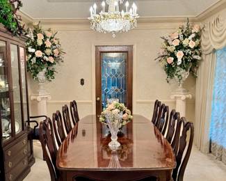Hickory American Masterpiece Collection mahogany dining table, 10 dining chairs and lighted china cabinet