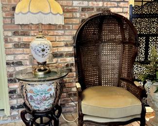 Porcelain Asian fish bowl table, French style canopy balloon chair