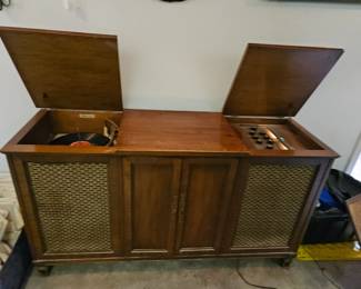 Great Vintage Stero Console, WORKS!