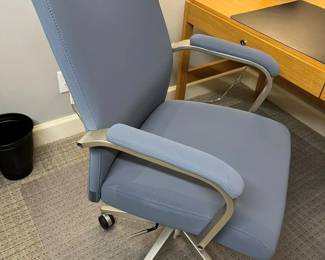 1 Serta SitTrue Devara Faux Leather Manager Chairmin