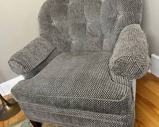 1 Drexel Heritage Upholstered Armchairmin