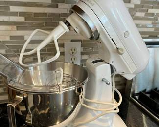 1 KitchenAid Ultra Power Stand Mixermin