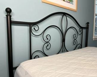 1 Queen Metal Bed Headboard Detailmin