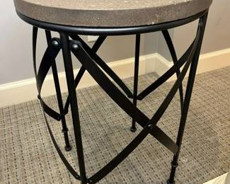 1 Hammary Hidden Treasures Metal Accent Tablemin