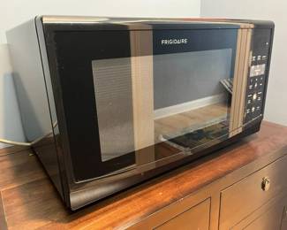 1 Frigidaire Microwavemin