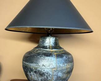 1 Metallic Table Lampmin