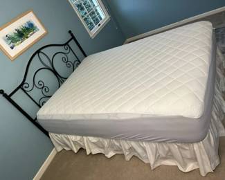 1 Queen Metal Bed Framemin