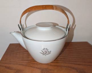 Noritake teapot - Bessie (Pattern 5788)