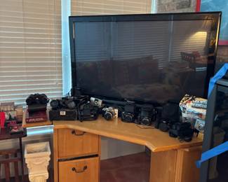 VINTAGE CAMERAS & BINOCULARS 