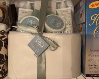 3 gift baskets NEW IN PLASTIC