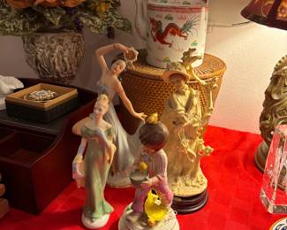 Collectible figurines ceramic 