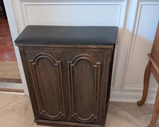 Cute accent bench w/storage