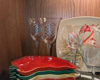 chili pepper serving bowls, crystal glasses
