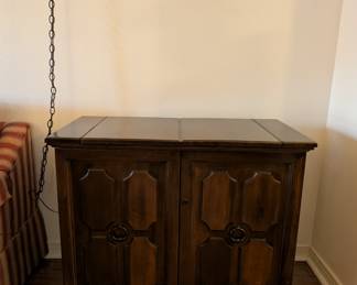 Lane Furniture mid-century modern walnut rolling dry bar