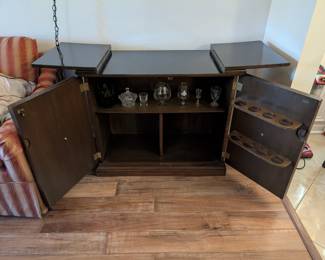 Lane Furniture mid-century modern walnut rolling dry bar