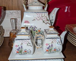 BEAUTIFUL Franklin Mint tea set 1989