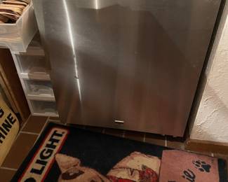 Very nice Maytag bar fridge