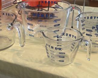 Pyrex measuring cups 