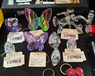 Swarovski Happy Ducks DJ, Baccarat Iridescent Butterfly, Swarovski Happy Ducks Price, Swarovski Turtle Doves, Swarovski Happy Ducks Princess