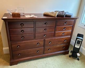 Stanley Furniture 10-Drawer Dresser